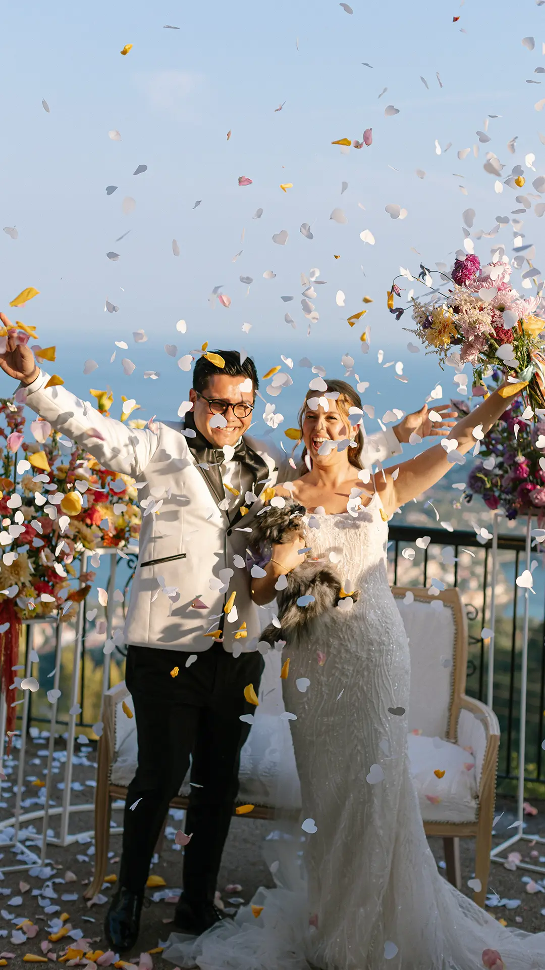 Weddings 5 Celebration with confetti at wedding